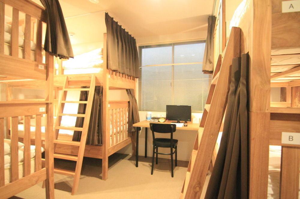 Yadokari Namba Hostel Osaka Exterior foto