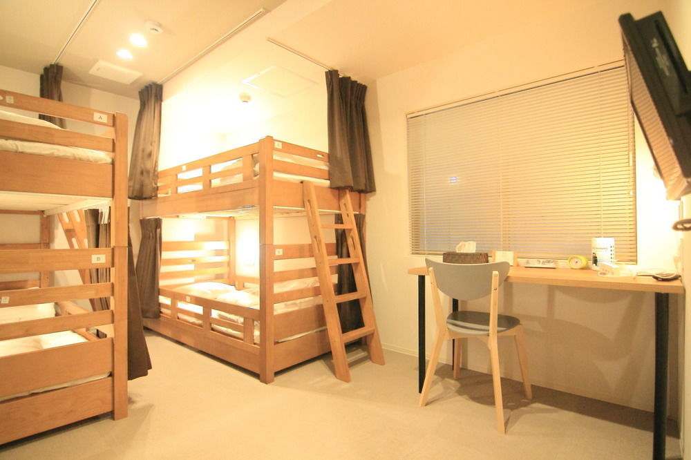 Yadokari Namba Hostel Osaka Exterior foto