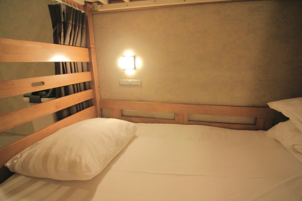 Yadokari Namba Hostel Osaka Exterior foto