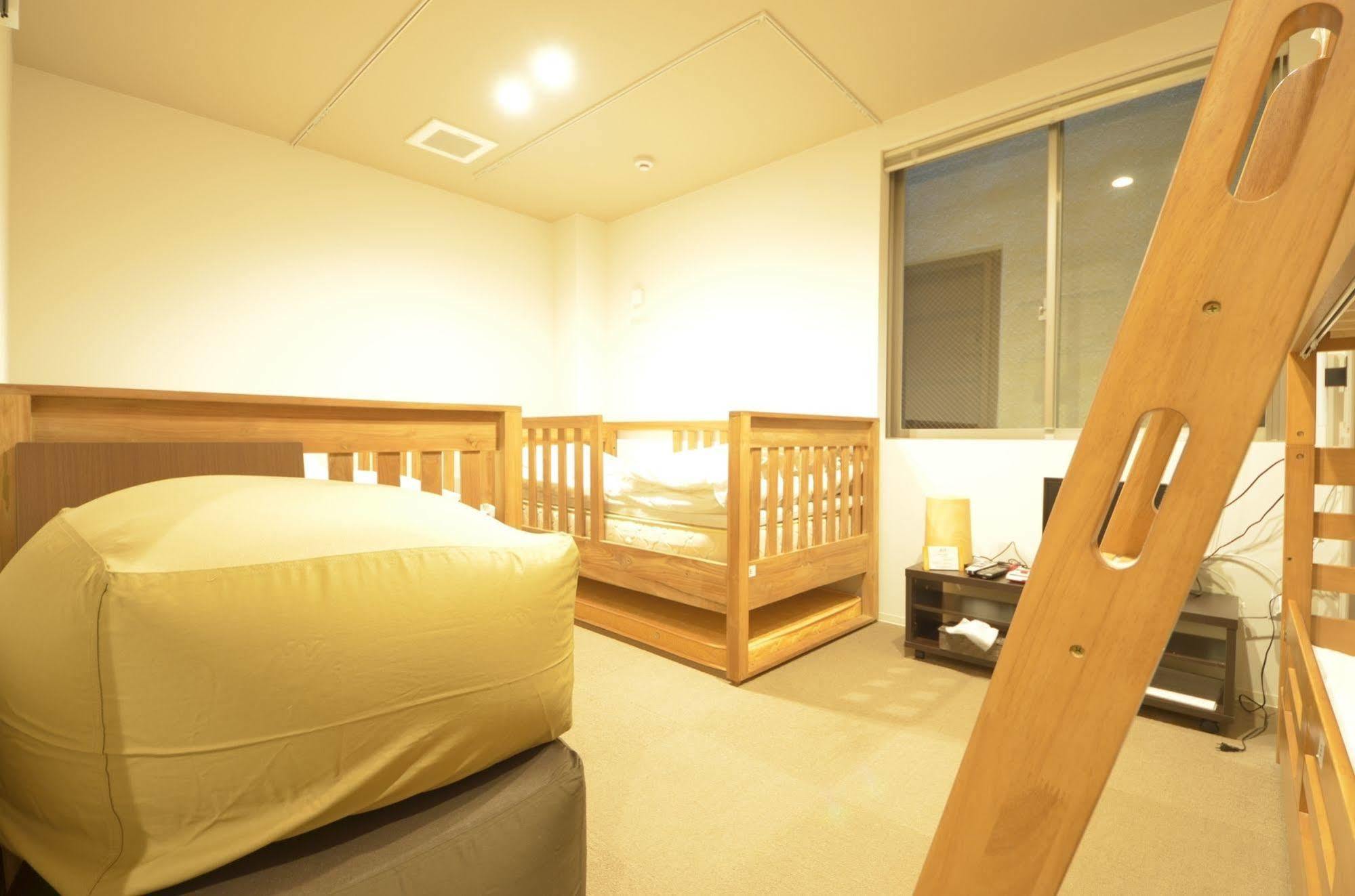 Yadokari Namba Hostel Osaka Exterior foto