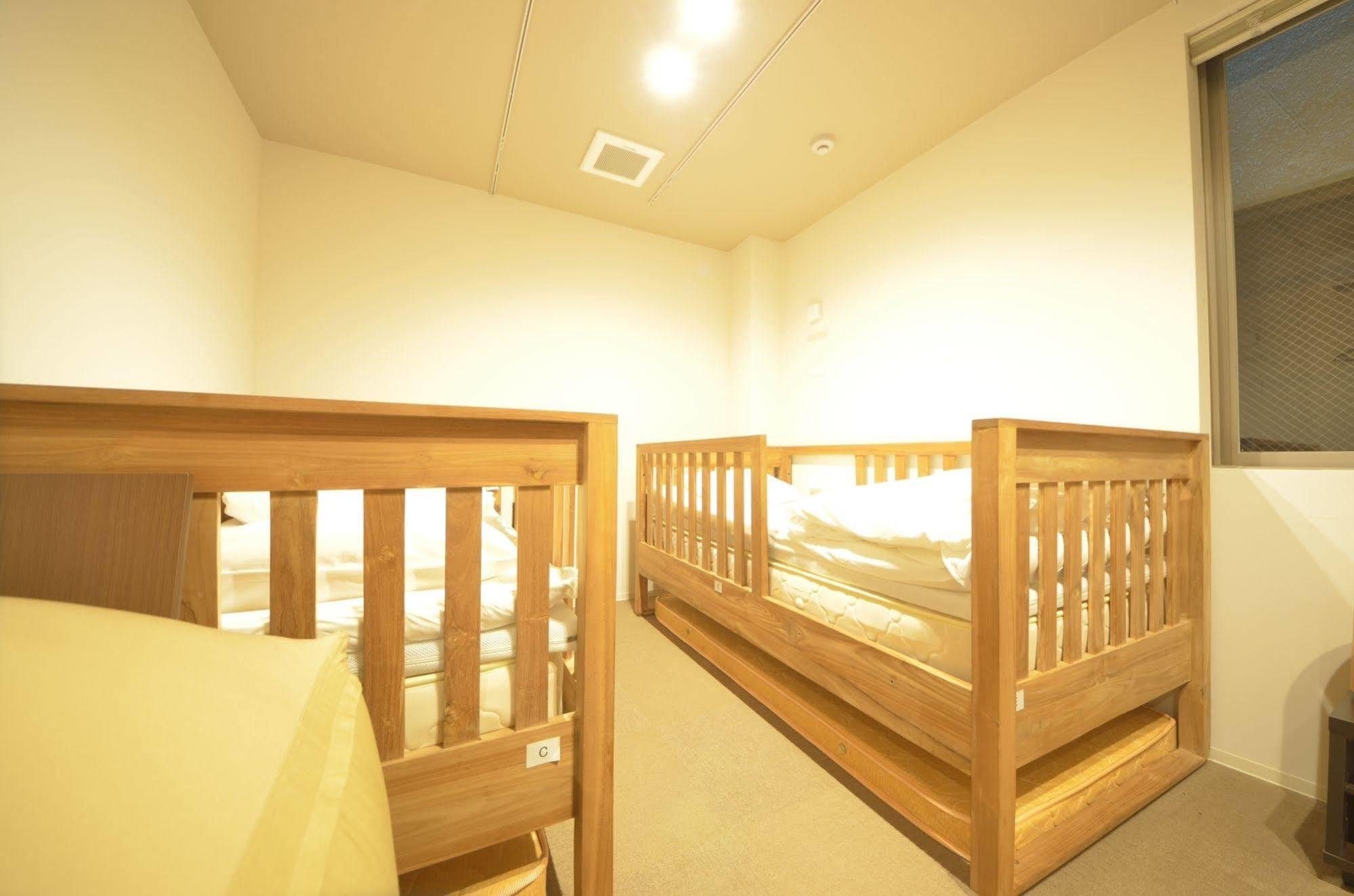 Yadokari Namba Hostel Osaka Exterior foto