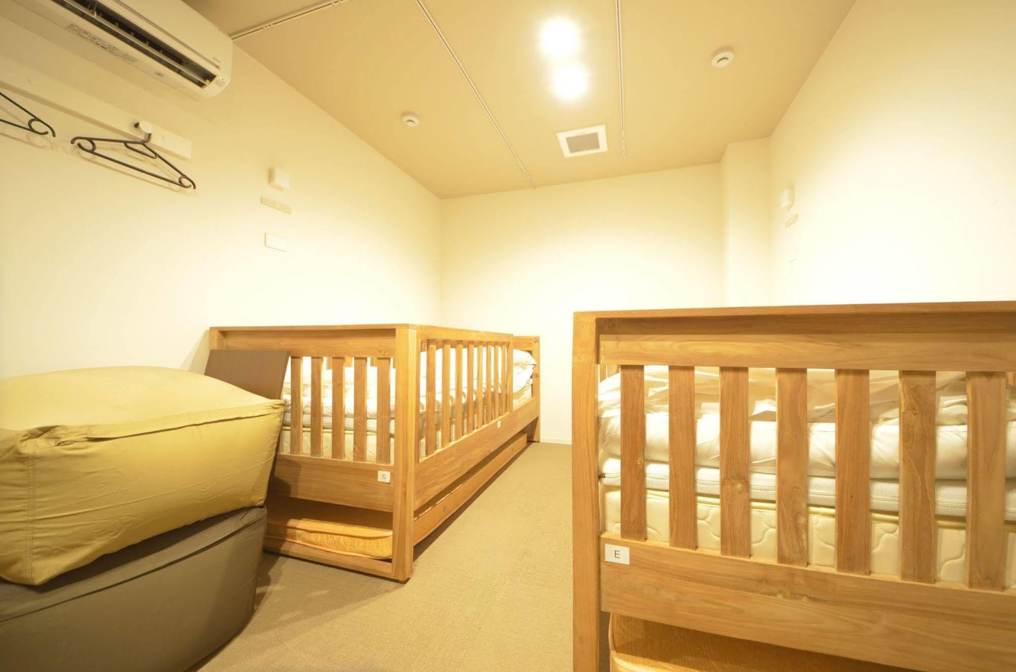 Yadokari Namba Hostel Osaka Exterior foto